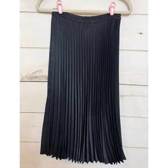 Xirena Skirt Black Pleated Sz SM Classy Chic Solid Stretchy - Picture 2 of 6